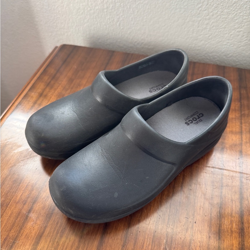 CROCS Classic Black Slip-On Clogs